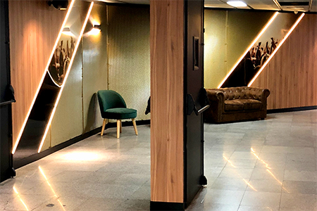 BIGPRINTS_Decoracion-en-madera-y-metal-del-espacio-Premium-Seat-con-LEDS-en-WiZink-Center-Madrid BIGPRINTS_Decoracion-en-madera-y-metal-del-espacio-Premium-Seat-con-LEDS-en-WiZink-Center-Madrid
