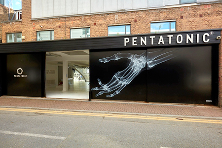 BIGPRINTS_El-reciclaje-como-centro-del-showroom-de-Pentatonic-en-Londres-entrada BIGPRINTS_El-reciclaje-como-centro-del-showroom-de-Pentatonic-en-Londres-entrada