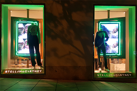 BIGPRINTS_Instalacion-escaparates-boutiques-decoracion-neon-Stella-McCartney BIGPRINTS_Instalacion-escaparates-boutiques-decoracion-neon-Stella-McCartney