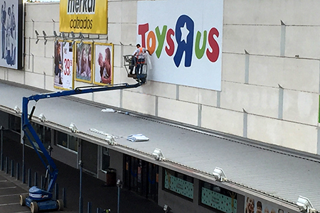BIGPRINTS_Rotulacion-e-instalacion-en-altura-para-punto-de-venta-Toys-R-Us BIGPRINTS_Rotulacion-e-instalacion-en-altura-para-punto-de-venta-Toys-R-Us