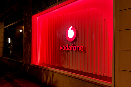 BIGPRINTS_cambio-de-identidad-visual-en-sedes-y-tiendas-Vodafone BIGPRINTS_cambio-de-identidad-visual-en-sedes-y-tiendas-Vodafone