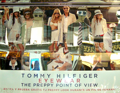 Instalacion escaparates nivel nacional marca Tommy Hilfiger Eyewear Tommy Hilfiger instalacion de escaparates de optica nacional