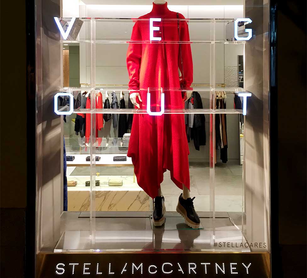 Decoración escaparates rotulo-luminoso flagship store Stella McCartney