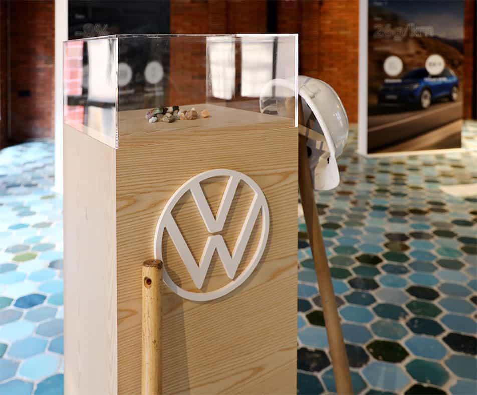 Mobiliario para eventos hecho de madera para Volkswagen