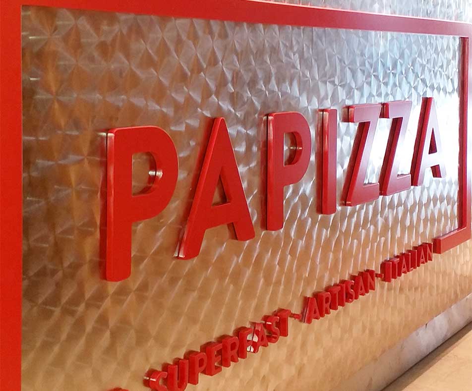 Letras corpóreas para la restauración del interior de Papizza