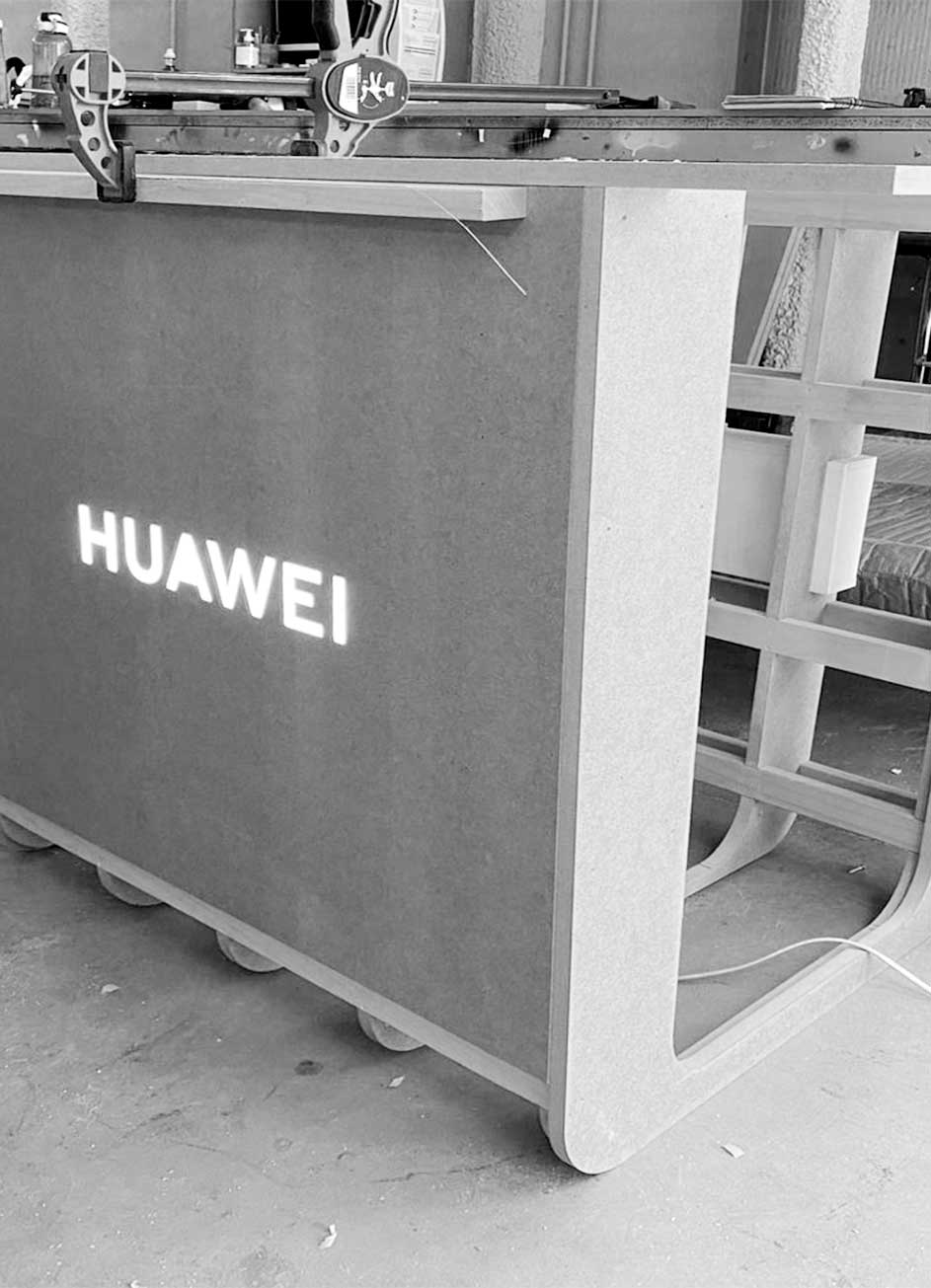 Mobiliario para tiendas en madera para Huawei