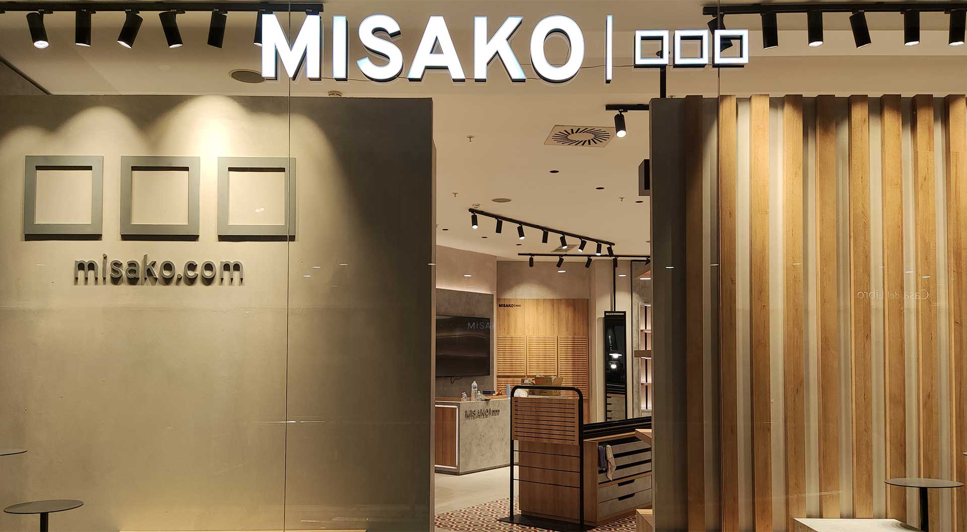 Rótulos luminosos para una tienda Misako