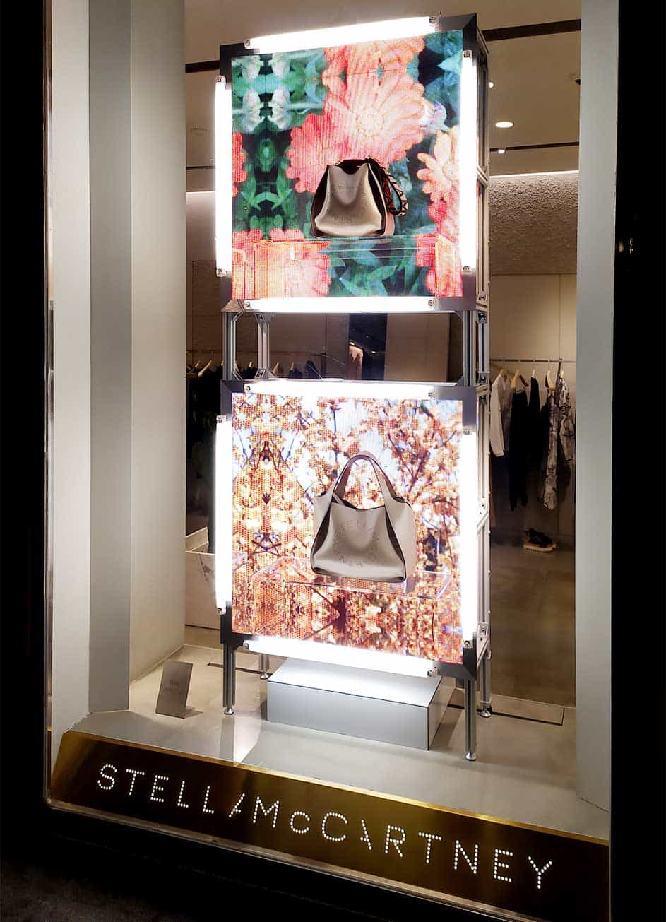 Instalación de escaparate con pantalla LED para una boutique de la marca Stella McCartney