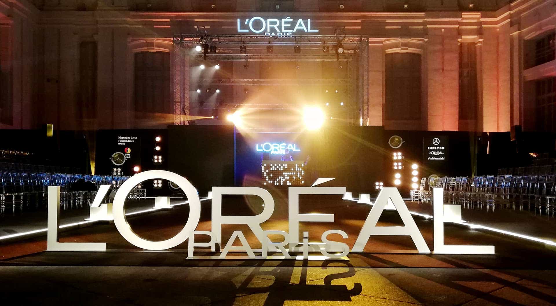 Instalación de decoraciones en eventos para la marca Loréal