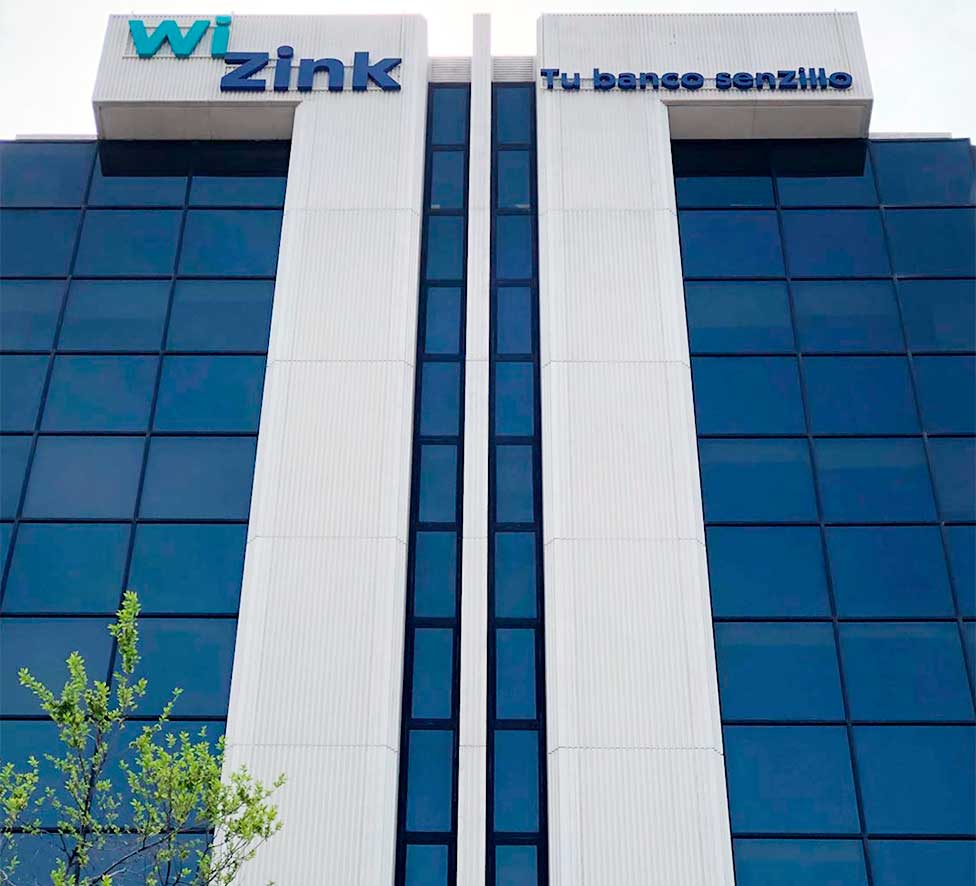 Instalación de rótulo en altura para las oficinas de WiZink