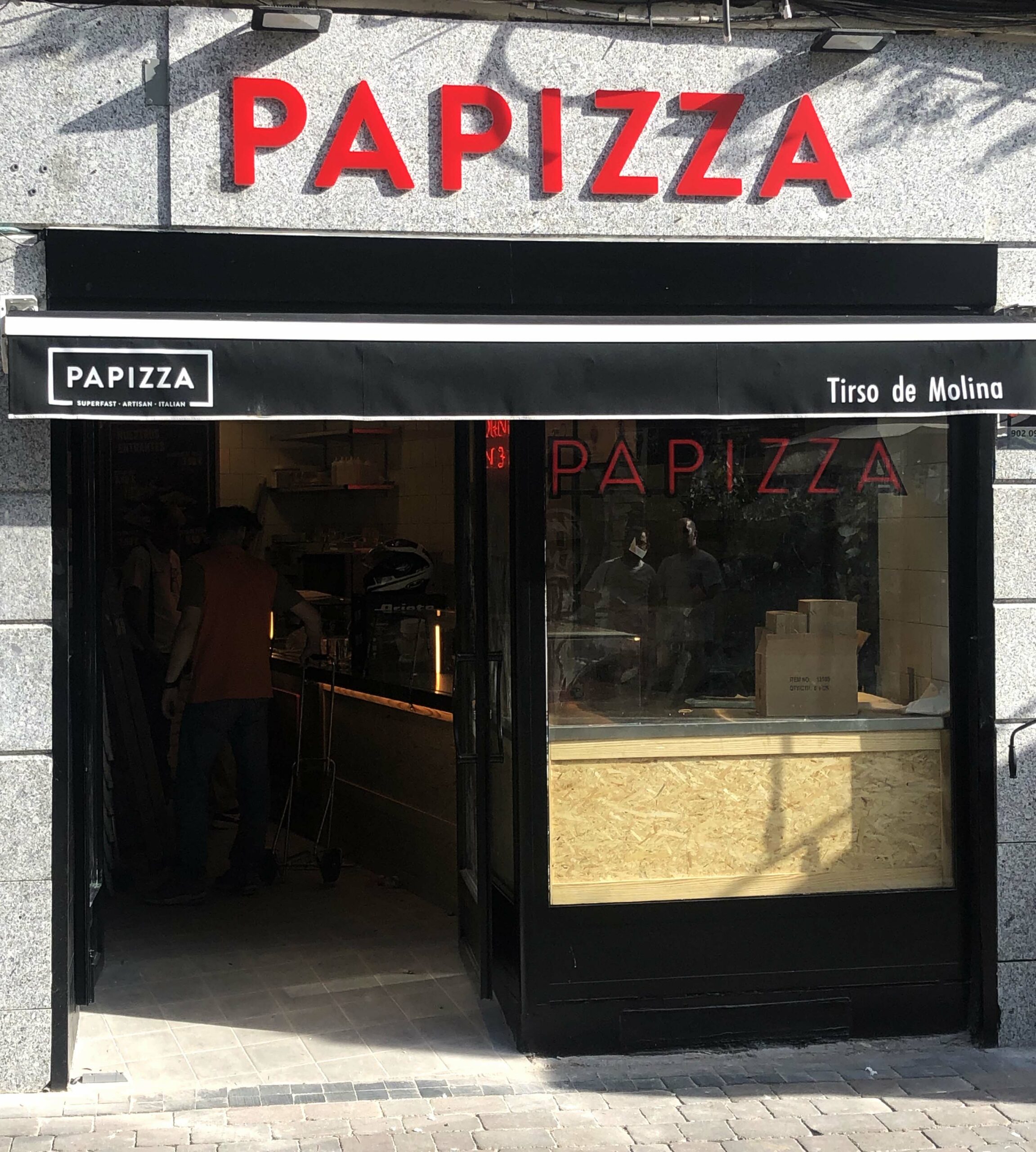 Rotulación exterior e interior para Papizza en Madrid