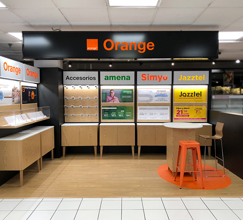 Actualización punto de venta Orange con mobiliario personalizado