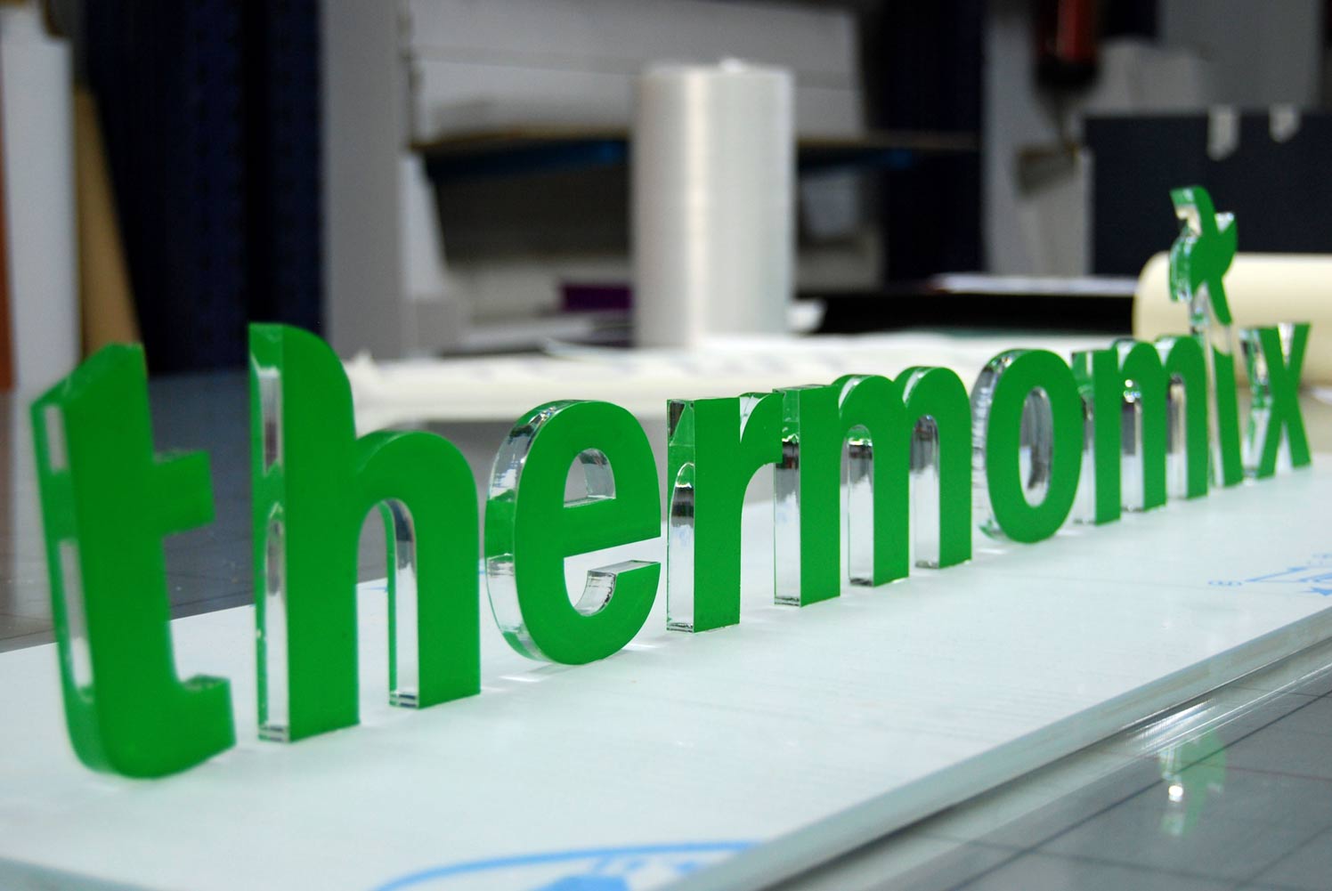 Corpóreo en metacrilato transparente personalizado para Thermomix