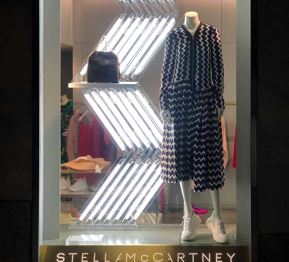 Producción de escaparates boutiques Stella McCartney Spain